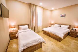Отель Green Corner Hotel Тбилиси Стандартный трехместный номер-11
