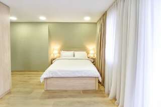 Отель Green Corner Hotel Тбилиси Двухместный номер с 1 кроватью и балконом-9