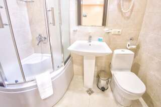 Отель Green Corner Hotel Тбилиси Стандартный двухместный номер с 1 кроватью-12