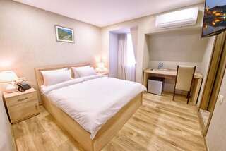 Отель Green Corner Hotel Тбилиси Двухместный номер эконом-класса с 1 кроватью-9