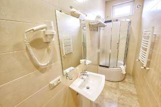 Отель Green Corner Hotel Тбилиси Стандартный двухместный номер с 1 кроватью-2