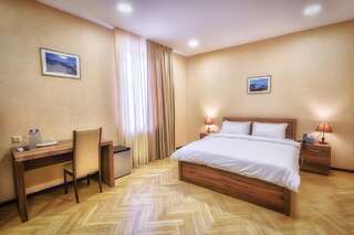 Отель Green Corner Hotel Тбилиси Стандартный двухместный номер с 1 кроватью-3