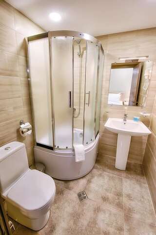 Отель Green Corner Hotel Тбилиси Стандартный трехместный номер-3