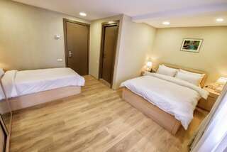 Отель Green Corner Hotel Тбилиси Стандартный трехместный номер-5